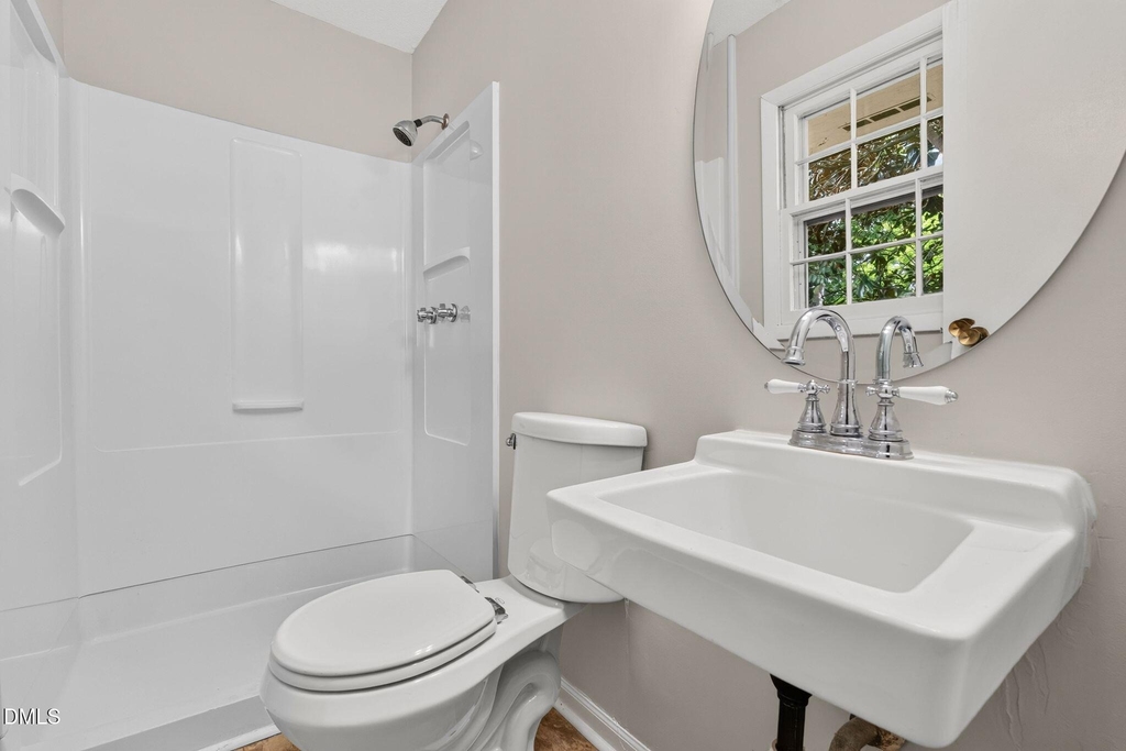 906 Vandora Avenue - Photo 15