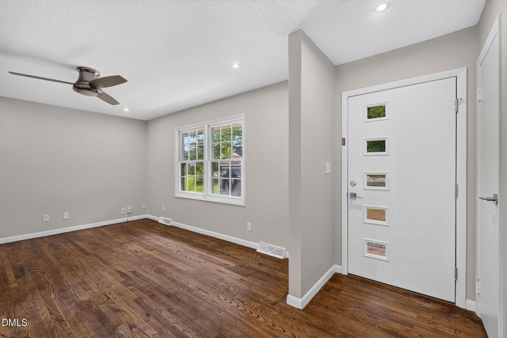 906 Vandora Avenue - Photo 9