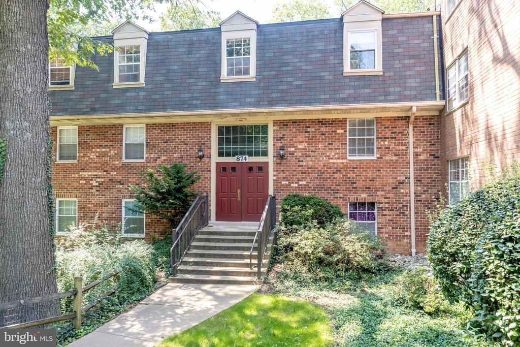 874 College Parkway - Photo 0