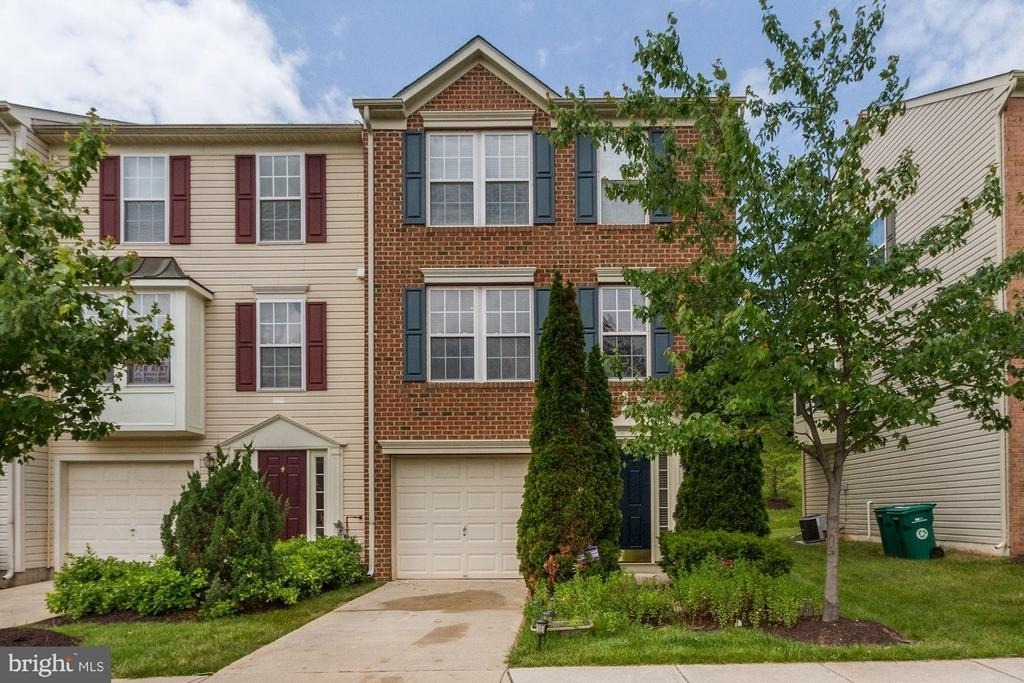 7055 Oak Grove Way - Photo 0