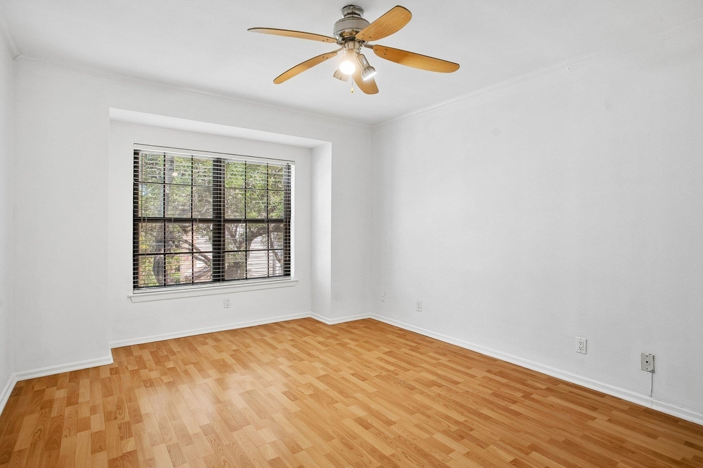 10955 Wurzbach Rd - Photo 10