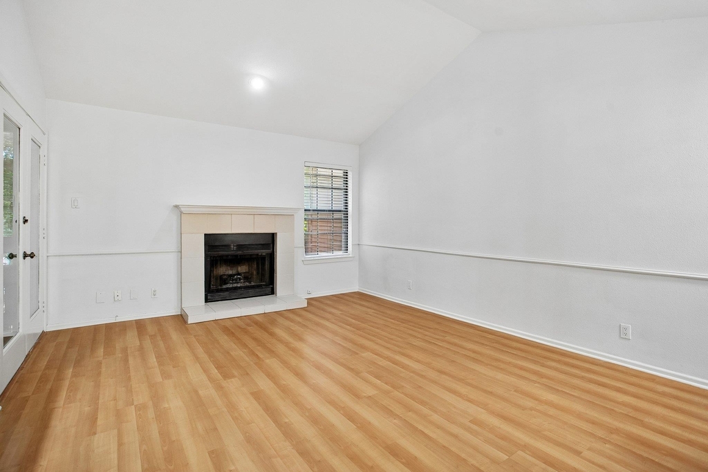 10955 Wurzbach Rd - Photo 3