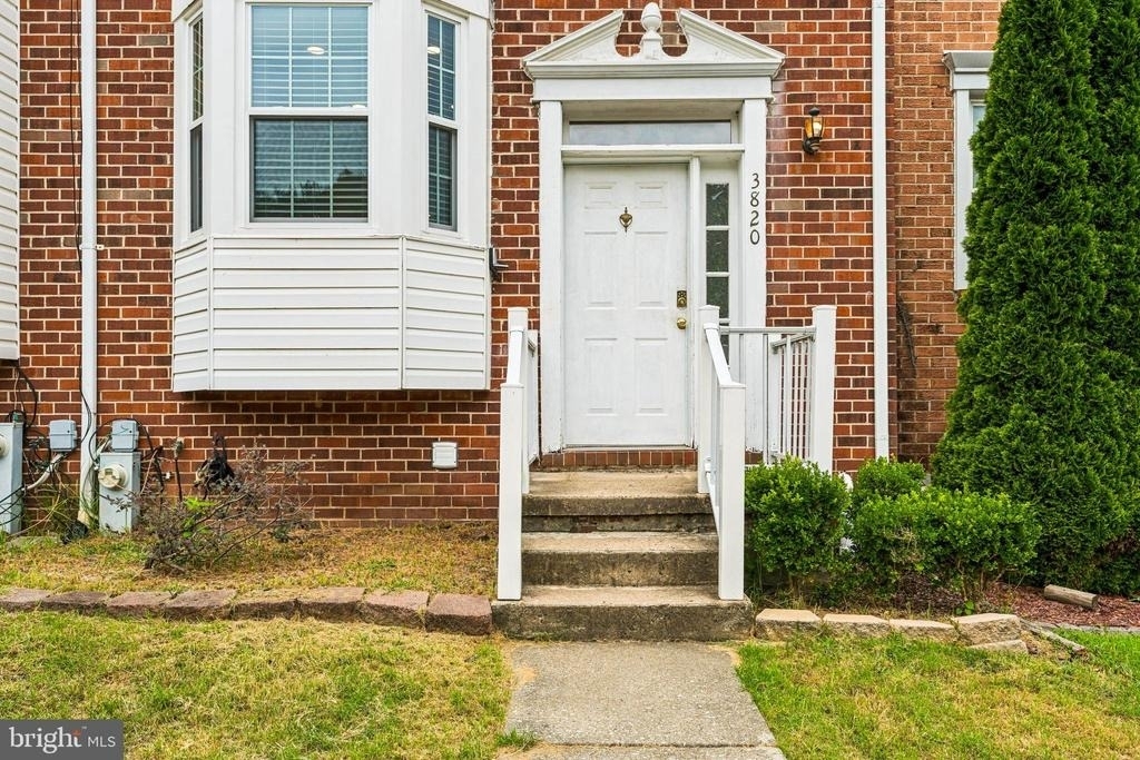 3820 Rolling Way - Photo 1