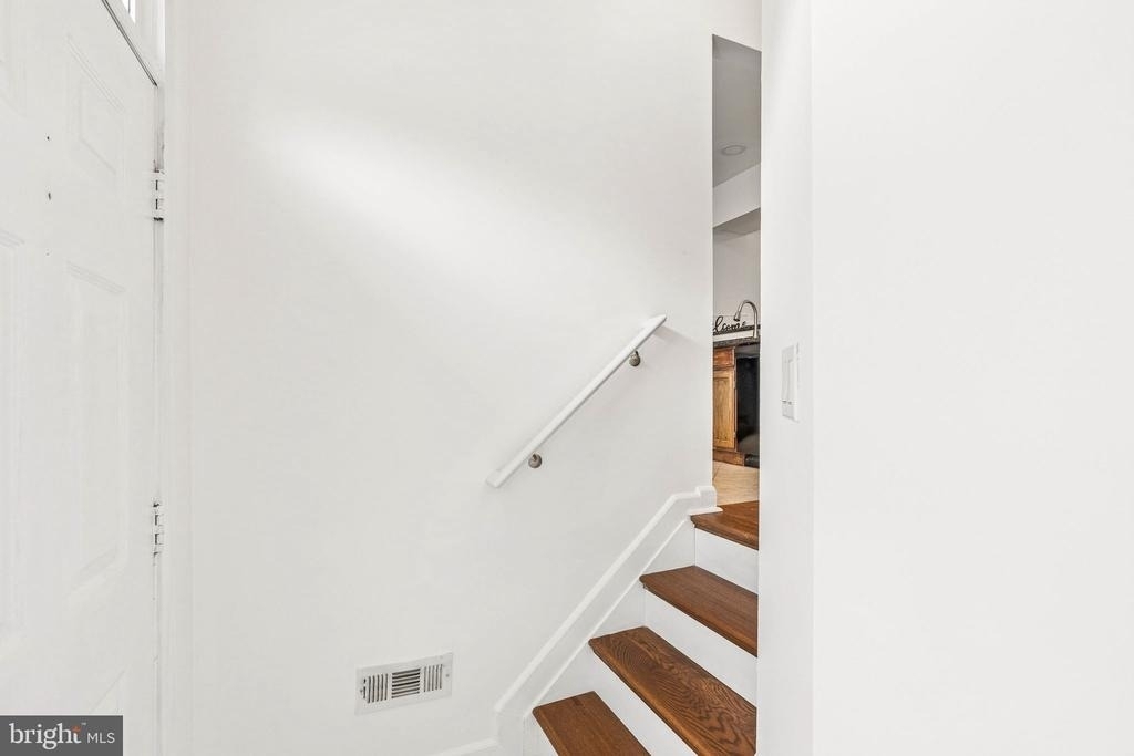 3820 Rolling Way - Photo 5