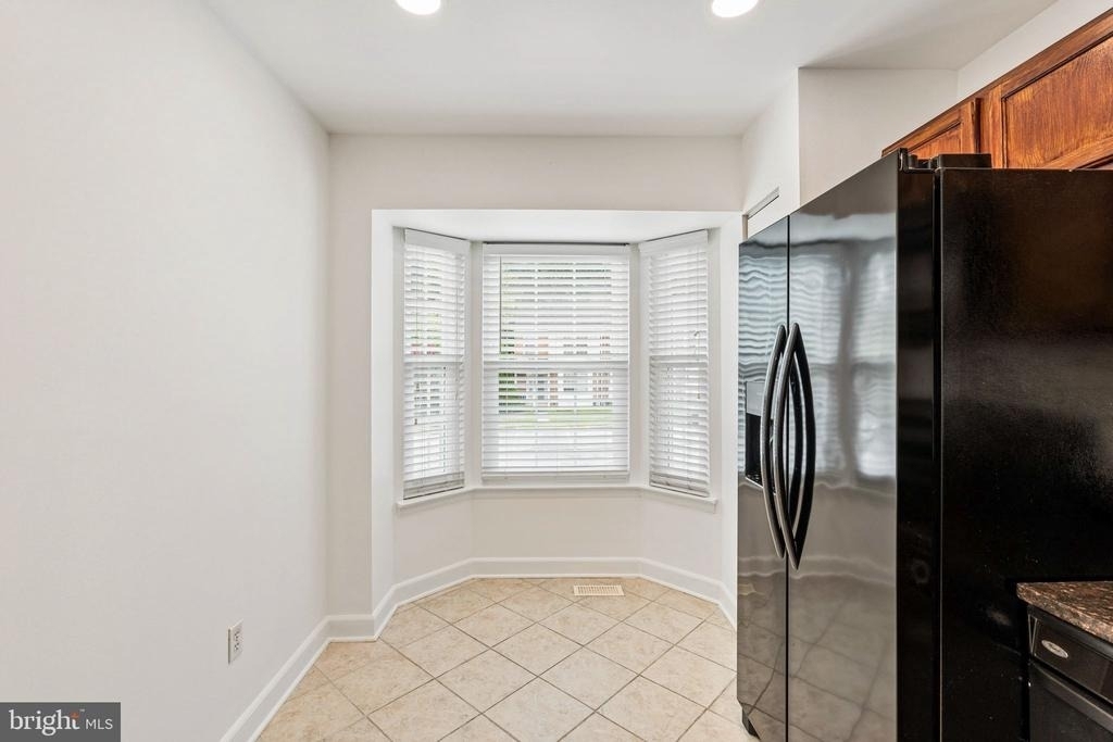 3820 Rolling Way - Photo 6