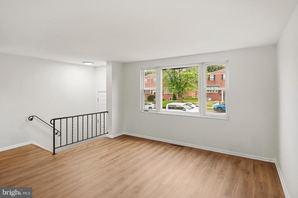 926 Regina Drive - Photo 2