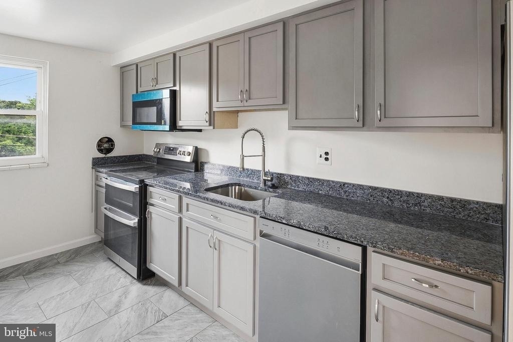 926 Regina Drive - Photo 7
