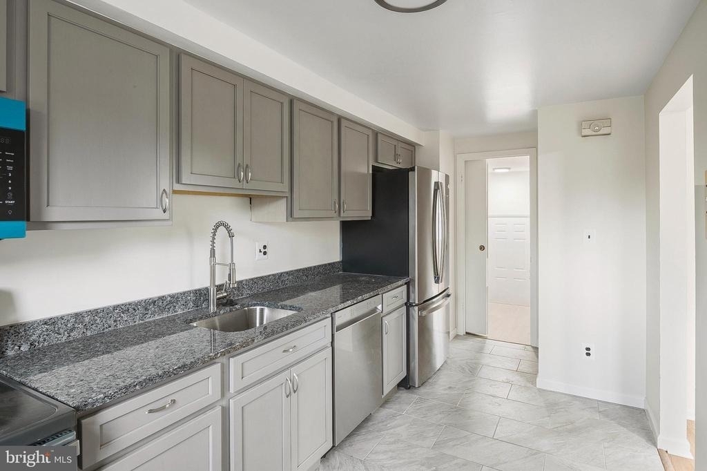 926 Regina Drive - Photo 8