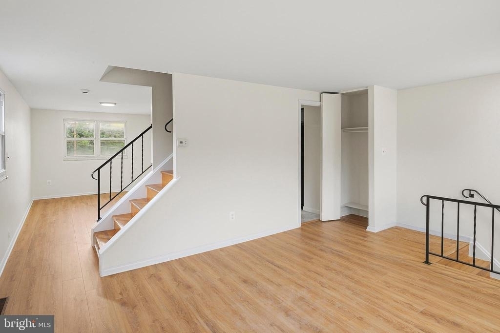 926 Regina Drive - Photo 4