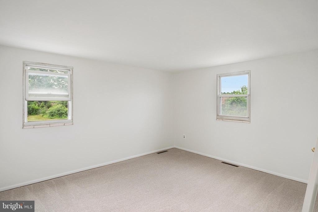 926 Regina Drive - Photo 10