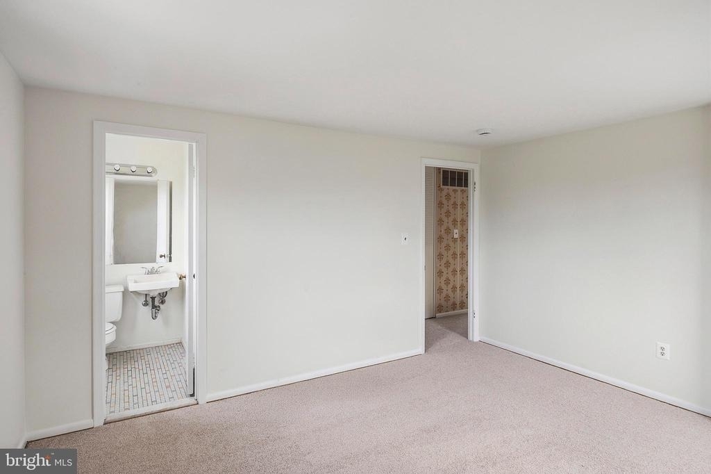 926 Regina Drive - Photo 11
