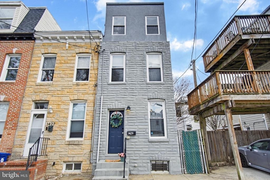 1429 Olive Street - Photo 3