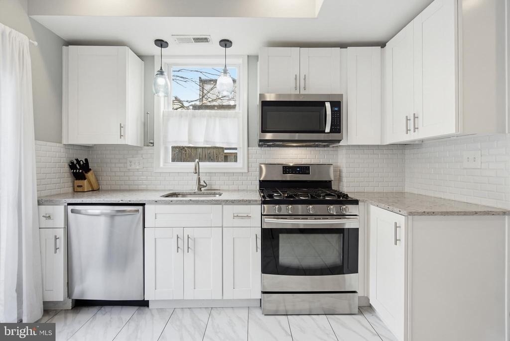 1429 Olive Street - Photo 4