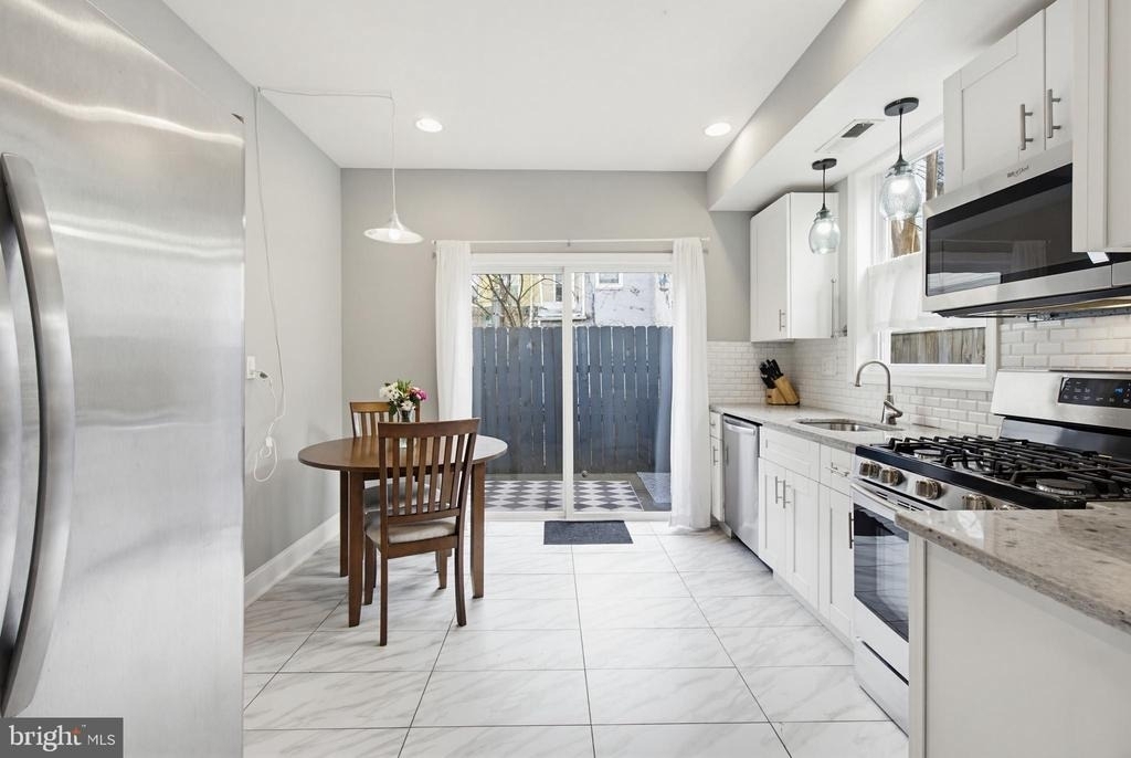 1429 Olive Street - Photo 5