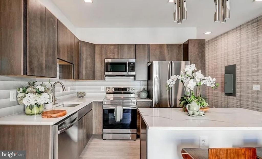 421 S Broadway - Photo 1