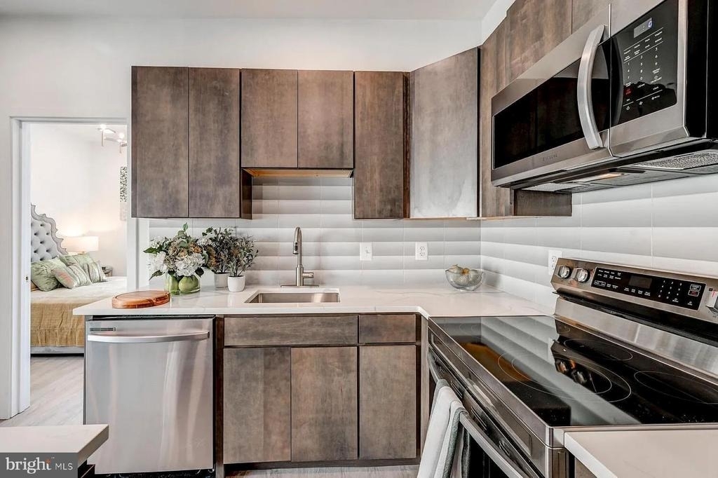 421 S Broadway - Photo 2