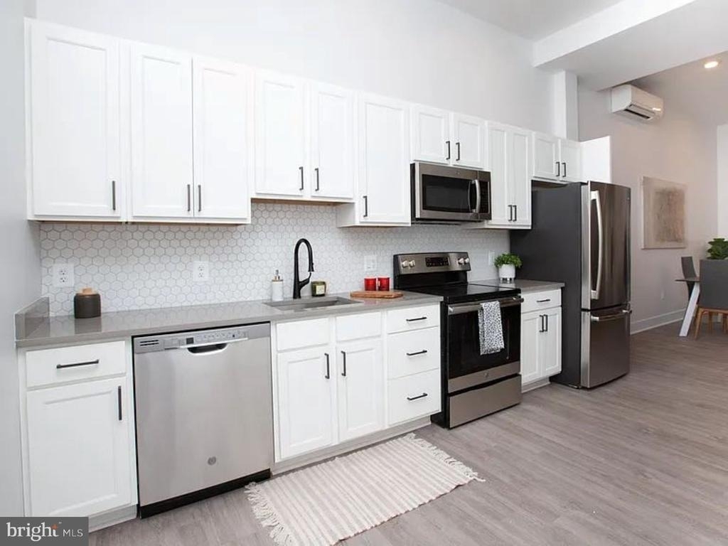 1742 Fleet Street - Photo 0