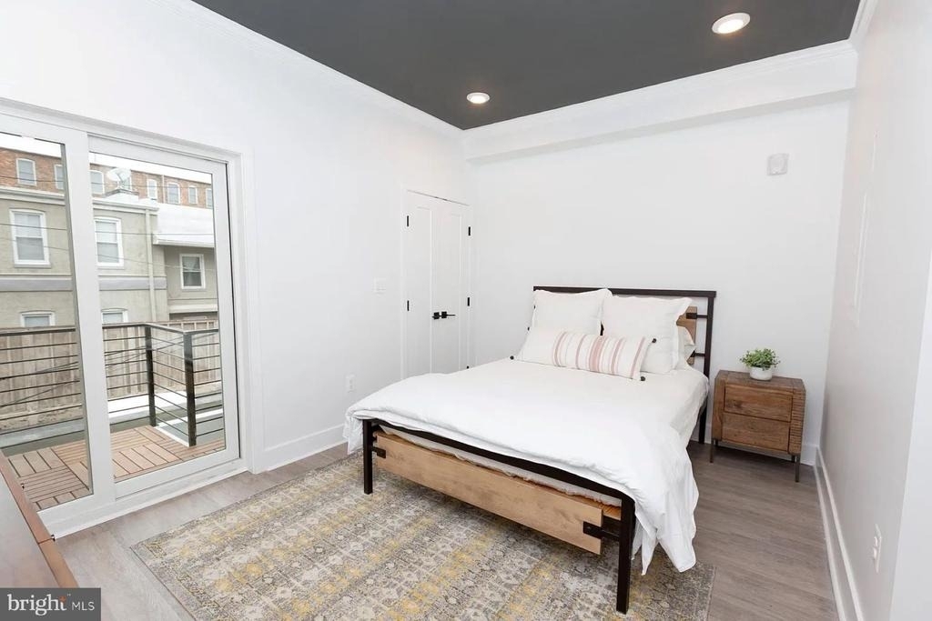 1742 Fleet Street - Photo 4