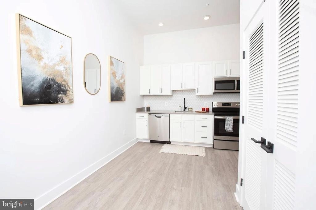 1742 Fleet Street - Photo 2