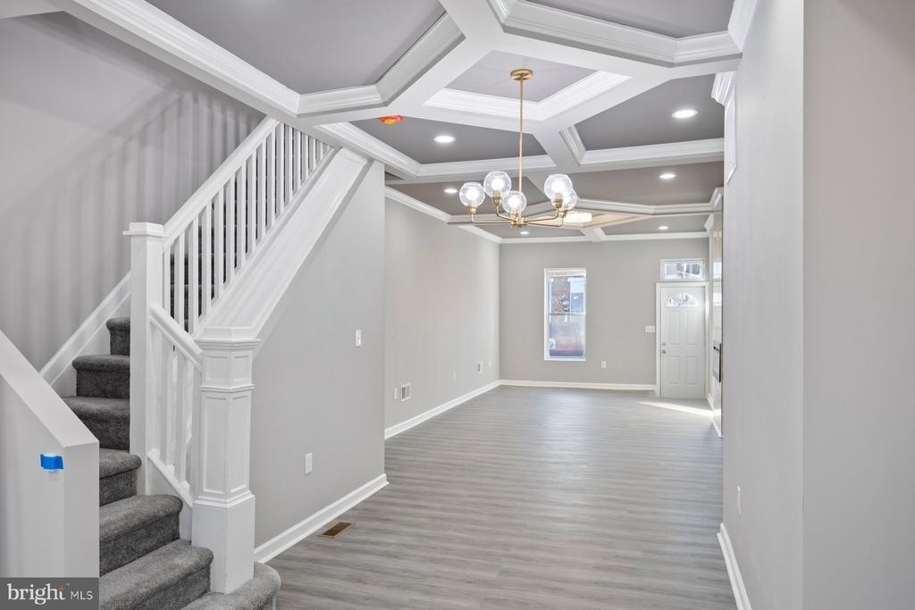 723 N Luzerne Avenue - Photo 8