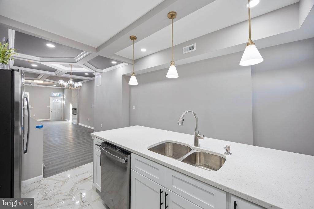 723 N Luzerne Avenue - Photo 13