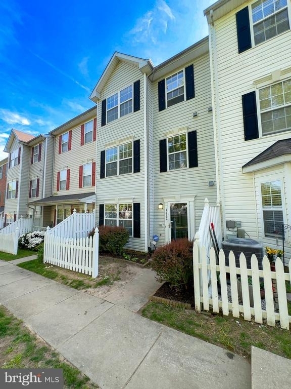 1632 Briarview Court - Photo 0
