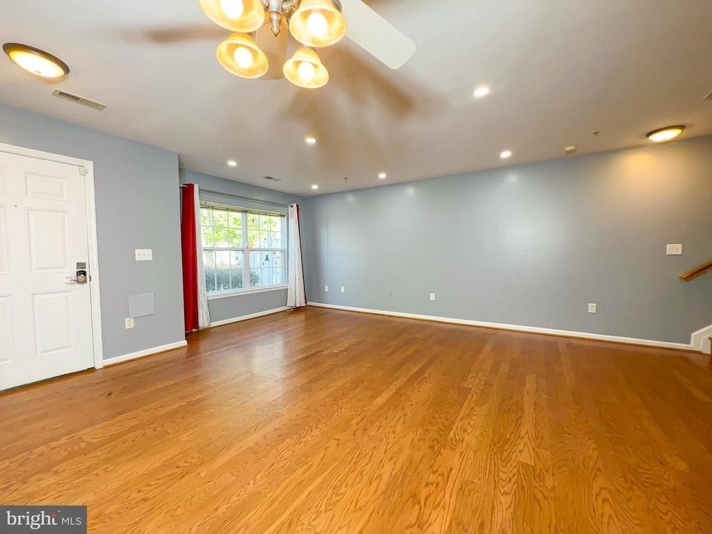 1632 Briarview Court - Photo 2