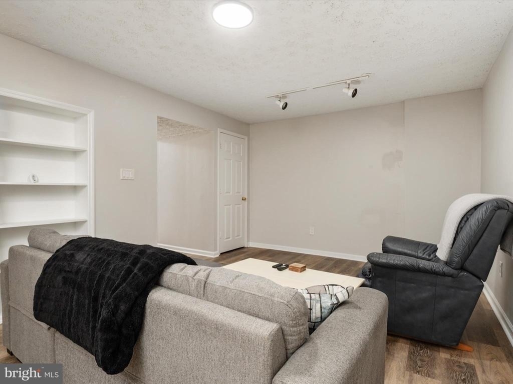 2139 Commissary Circle - Photo 34