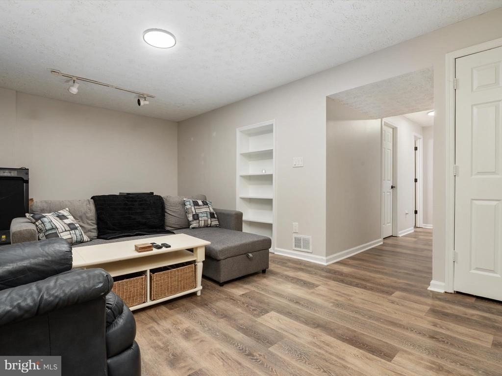2139 Commissary Circle - Photo 33