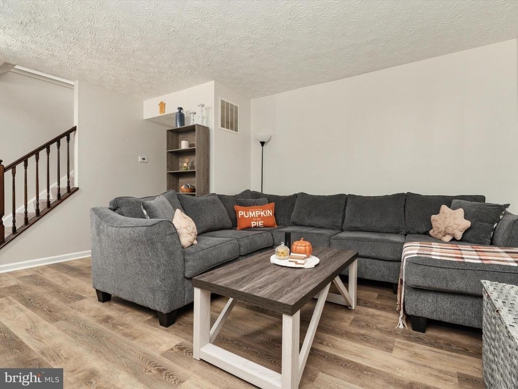 2139 Commissary Circle - Photo 8