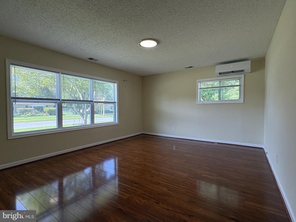 52 Chaucer Drive - Photo 1