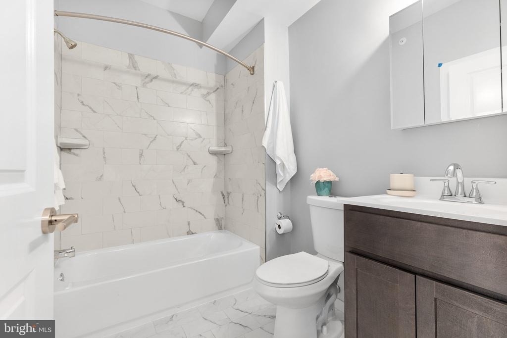 200 W 10th Street - Photo 14