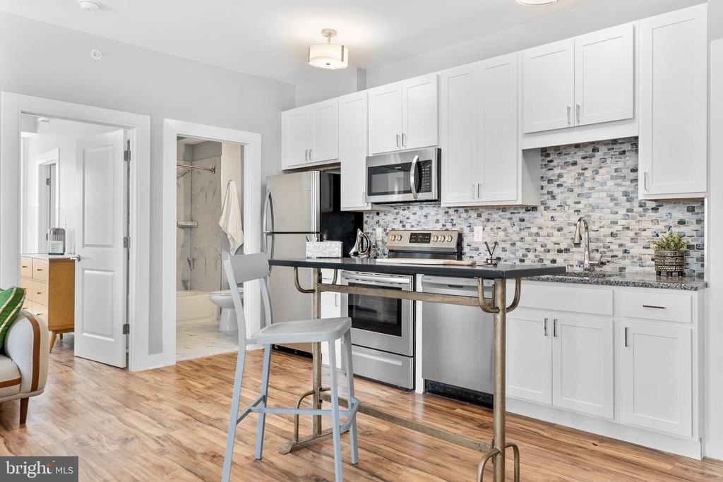 200 W 10th Street - Photo 7