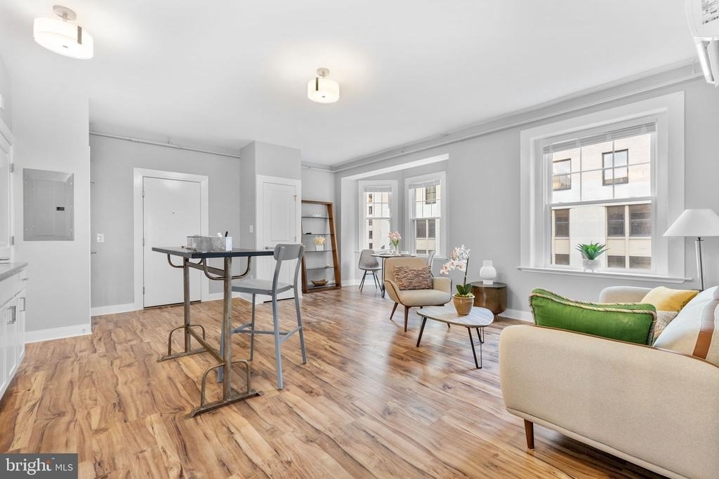 200 W 10th Street - Photo 5