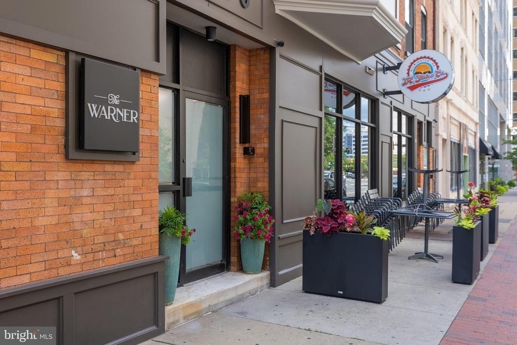 200 W 10th Street - Photo 4