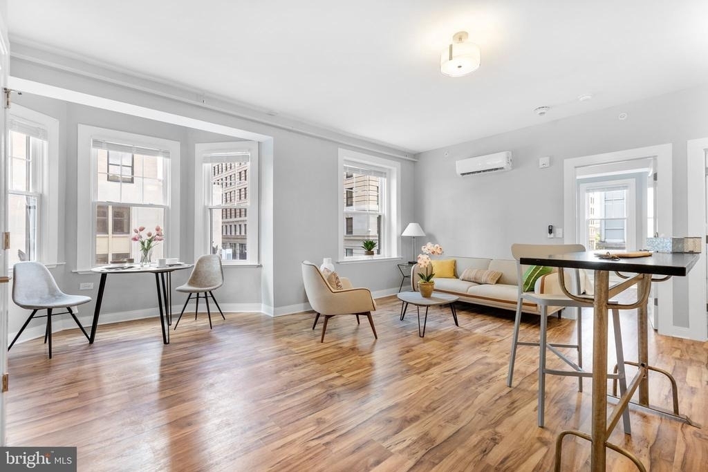 200 W 10th Street - Photo 9