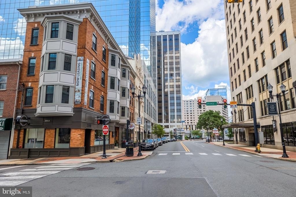 200 W 10th Street - Photo 3