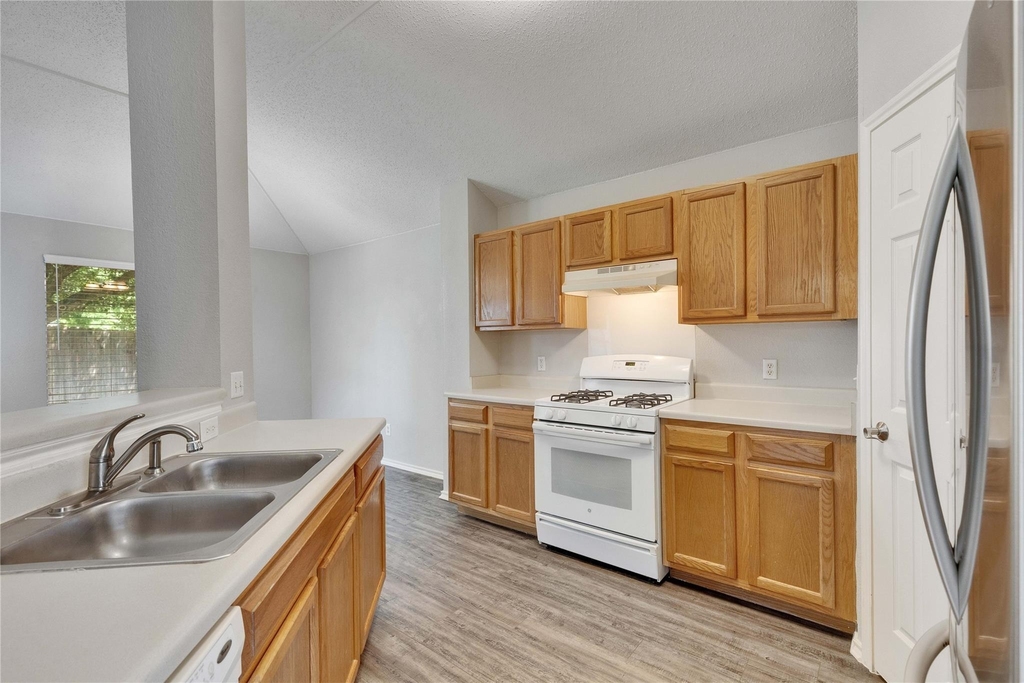 1403 Gulf Way - Photo 4