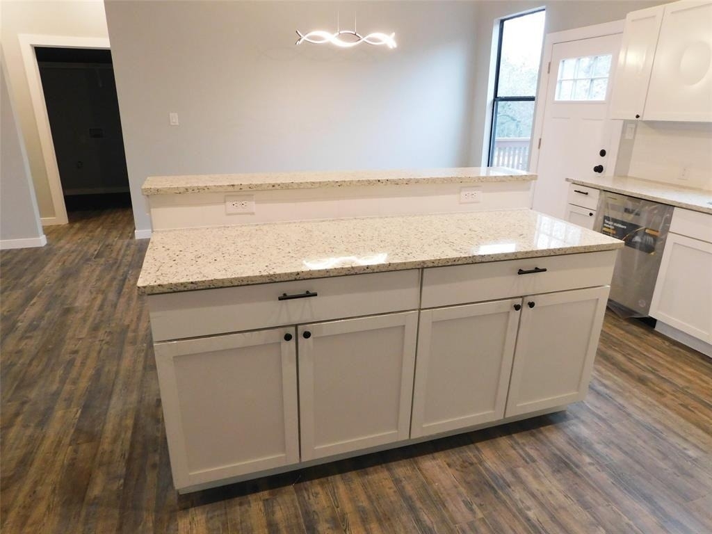 207 Laurel Ln - Photo 3