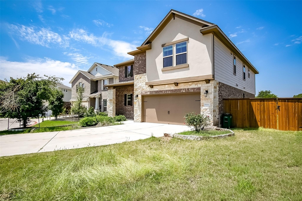 9202 Spade Cir - Photo 0
