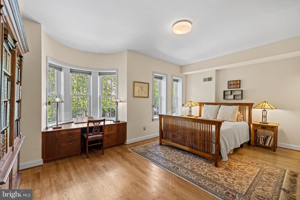 2426 I Street Nw - Photo 2