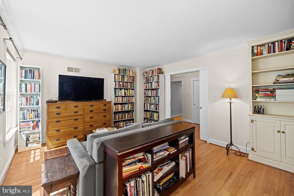 2426 I Street Nw - Photo 8