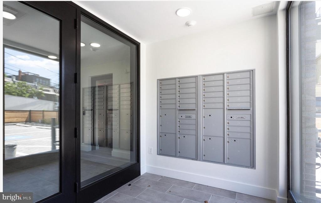 2415 37th St Nw - Photo 3