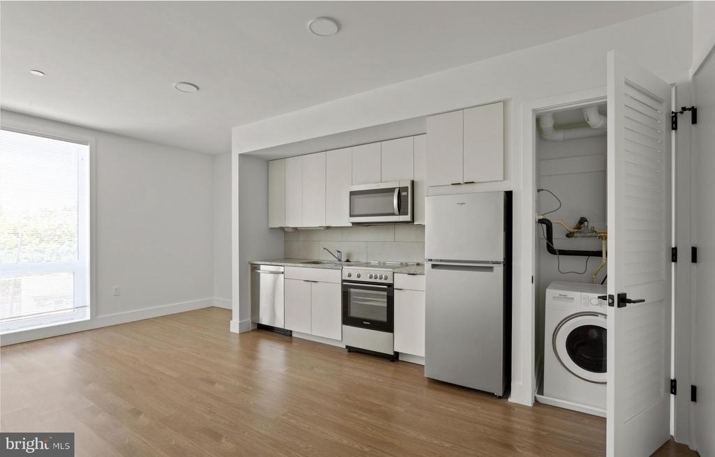 2415 37th St Nw - Photo 8