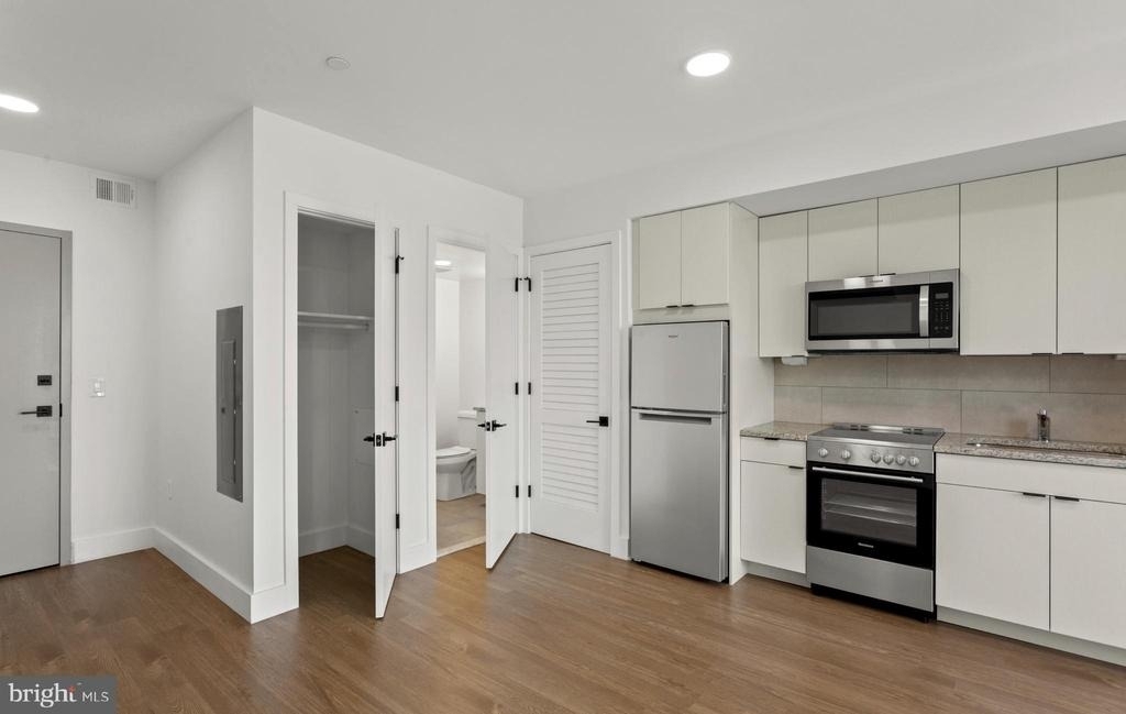 2415 37th St Nw - Photo 15