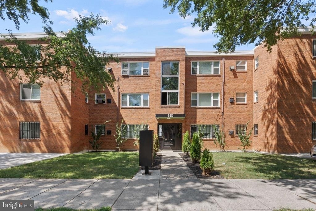 610 57th Street Ne - Photo 0