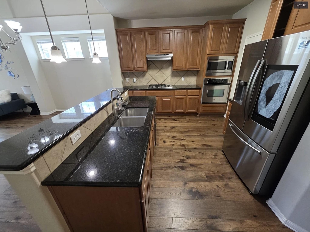 7901 Southwest Pkwy - Photo 4