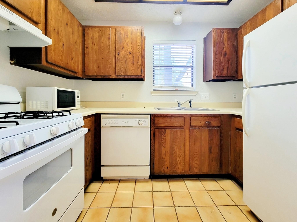 11970 Jollyville Rd - Photo 7