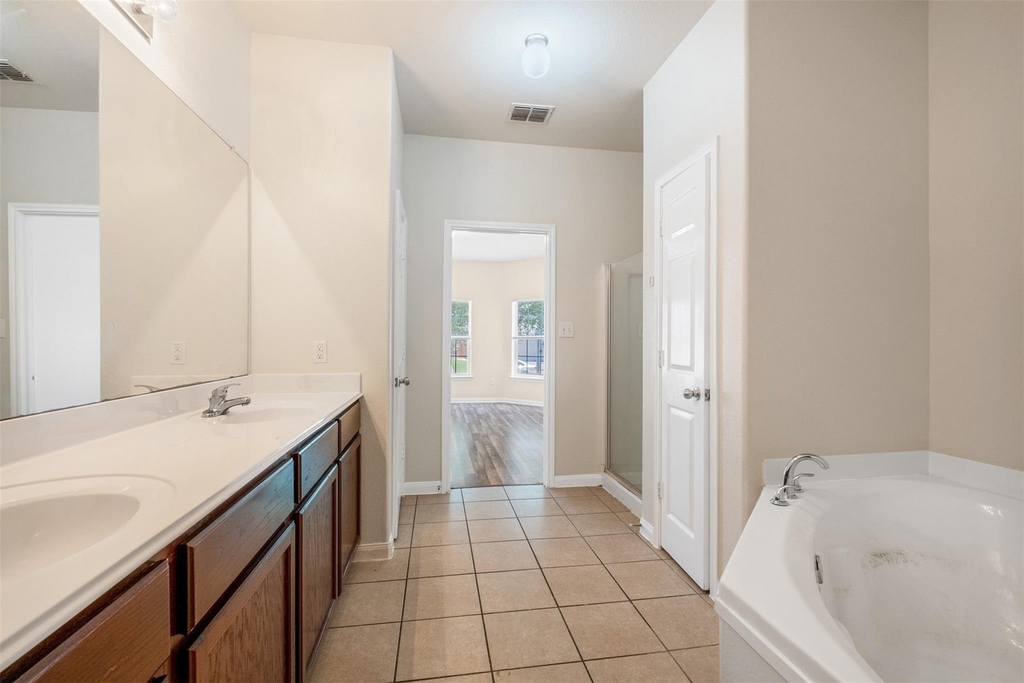 19420 James Manor St - Photo 7
