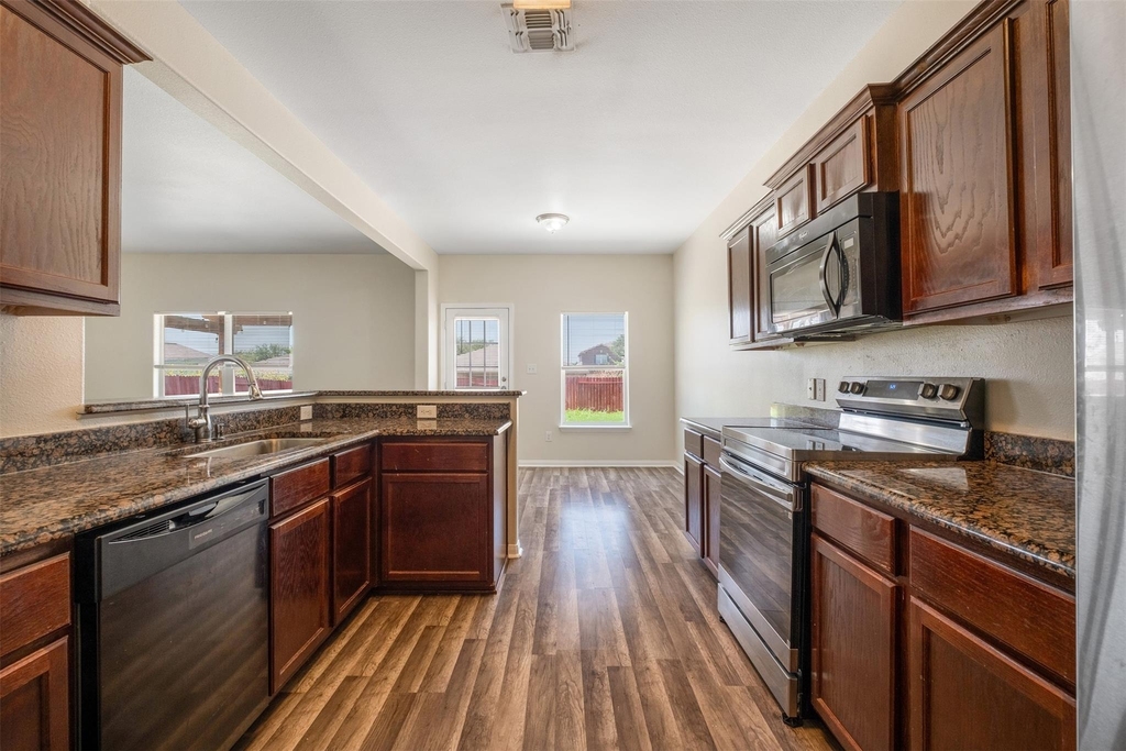 19420 James Manor St - Photo 12